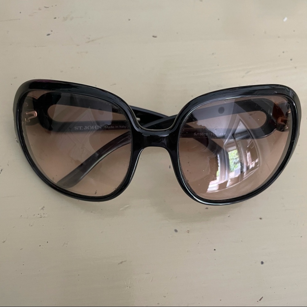 🖤🖤🖤ST. JOHN 90’s Bubble Black Sunglasses🖤🖤🖤